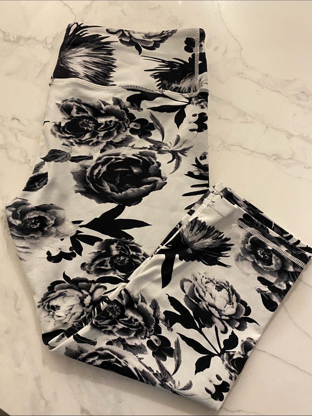 Women's Lululemon Floral Print Leggings - Black & White